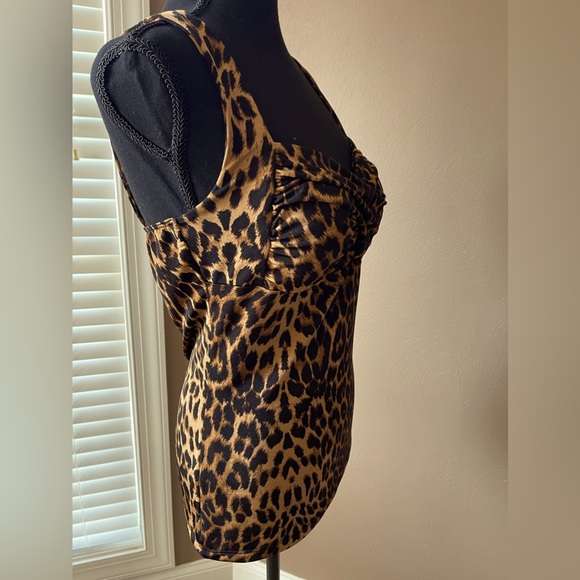 XXI Top in Leopard Print. - Picture 5 of 9